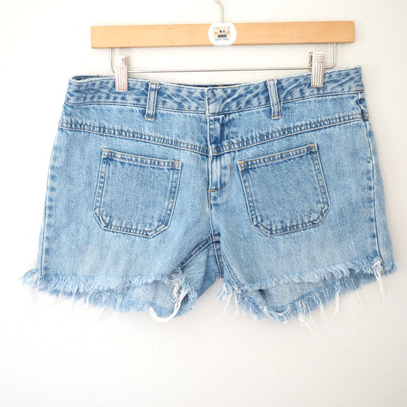 Y2K Vintage Lowโ Rise Cut Off Jean Shorts Bare Back Size 6 100% Cotton - Picture 3 of 9